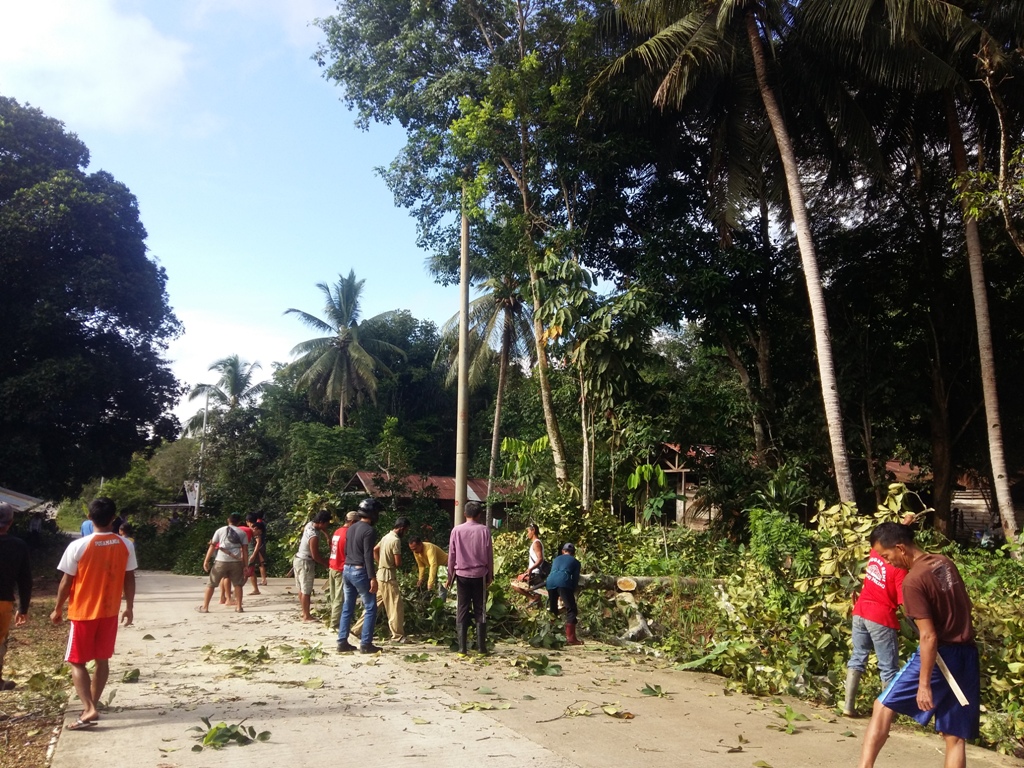 Pemasangan Jaringan Listrik di Kecamatan Mook Manaar Bulatan